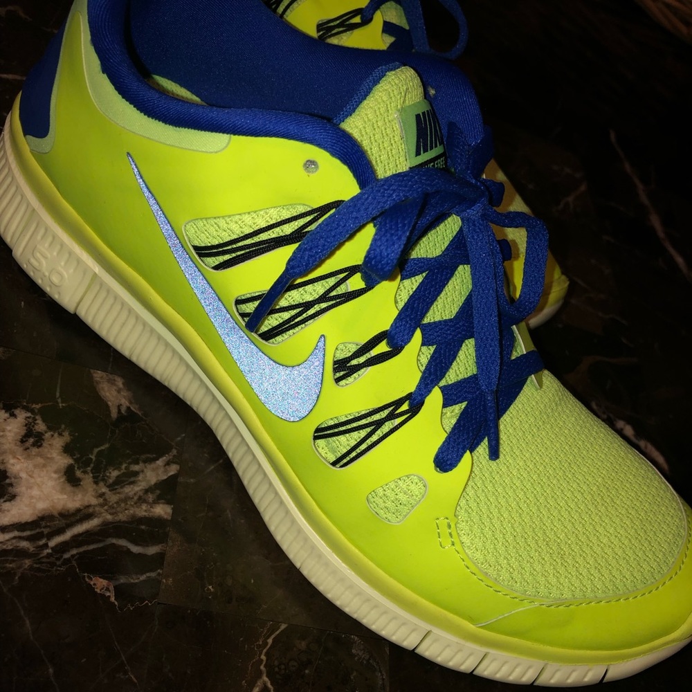 NIKE Free Runs